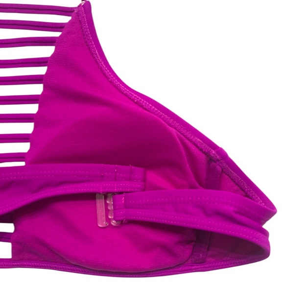 No Boundaries Juniors' Strappy Solid High-Neck Swim Top - Picture 10 of 11